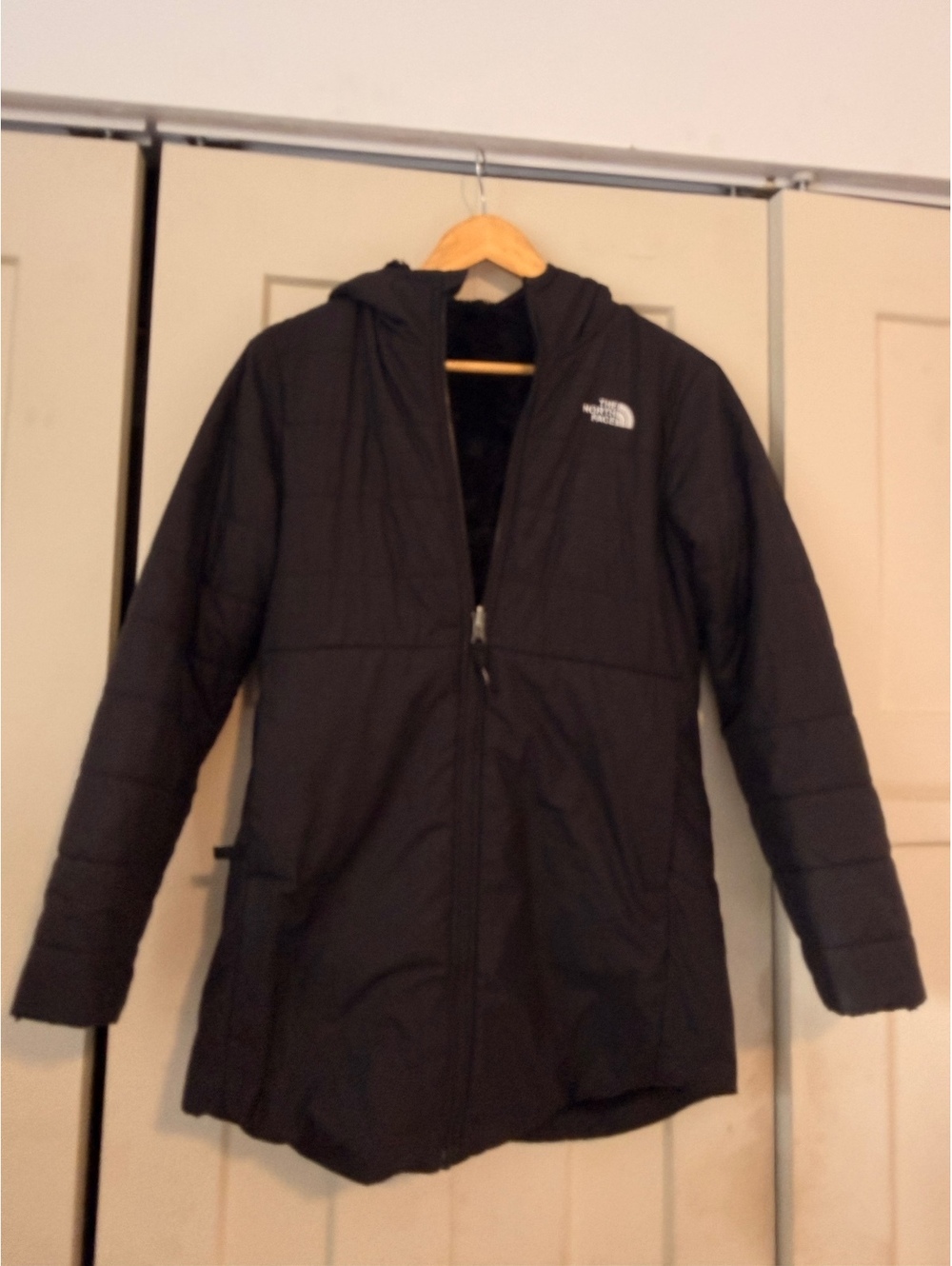 Girl’s 14/16 North Face reversible black hooded jacket quilted, furry coat parka